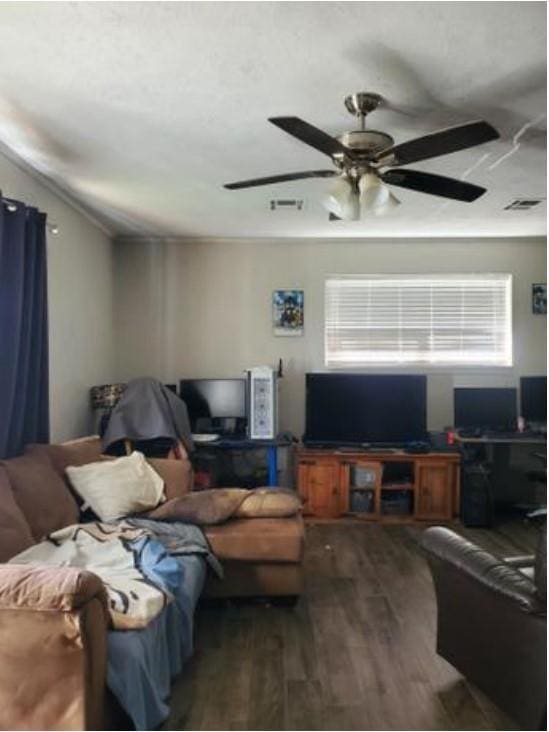 1313 Kingston Dr, Yukon, OK 73099 - living area with ceiling fan, visible vents, and wood finished floors