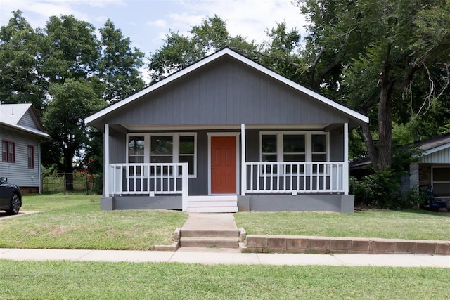 bungalow-style house featuring a front yard and covered porch