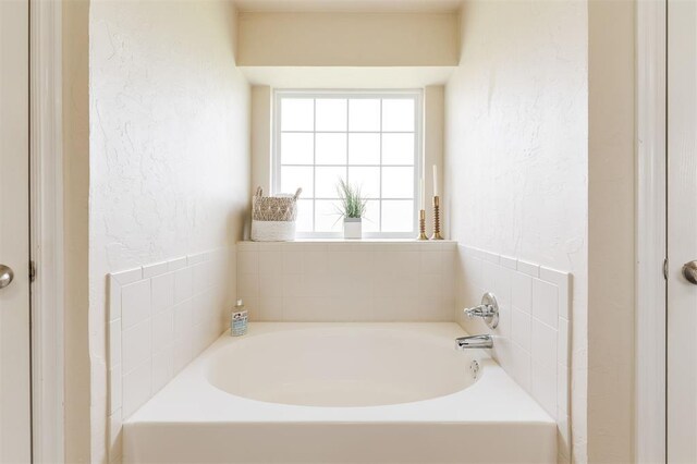 5309 SE 78th St, Oklahoma City, OK 73135 - full bath featuring a textured wall and a bath