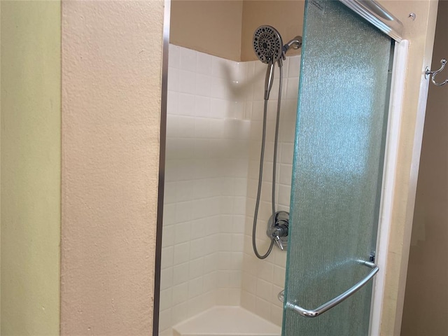 17413 Platinum Ln, Edmond, OK 73012 - full bath featuring a textured wall and a stall shower