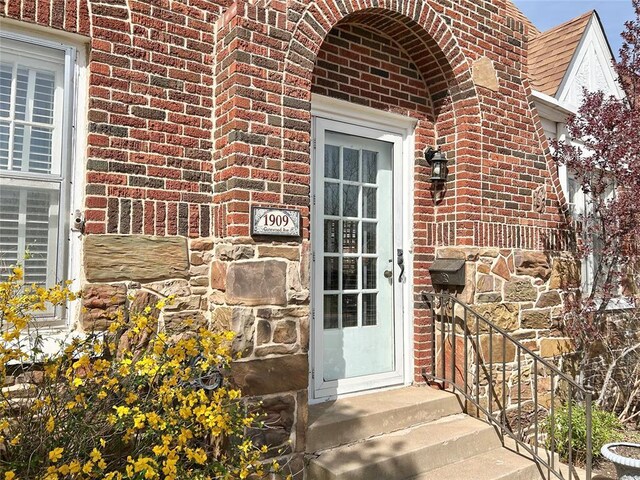 1909 N Gatewood Ave, Oklahoma City, OK 73106 - view of exterior entry with brick siding