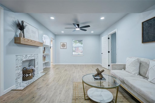 living area with baseboards, recessed lighting, a ceiling fan, and light wood finished floors