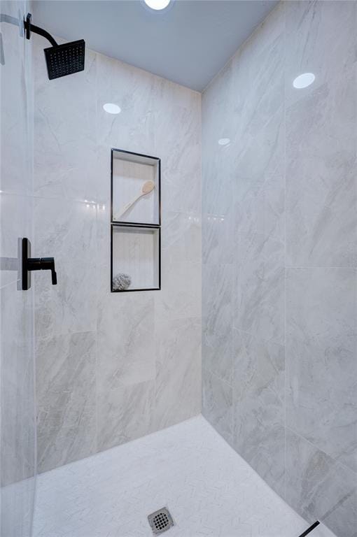 full bath featuring tiled shower