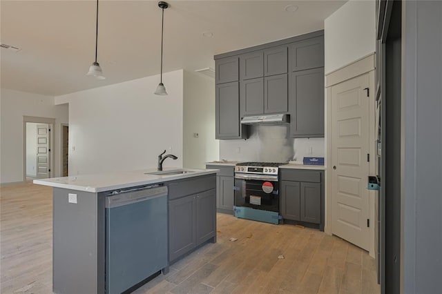 128 E 7th St, Arcadia, OK 73007 - kitchen featuring stainless steel gas range oven, gray cabinetry, under cabinet range hood, dishwashing machine, and a sink