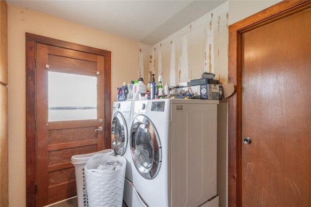 103 W Thompson Dr, Kingfisher, OK 73750 - washroom with laundry area and washing machine and clothes dryer