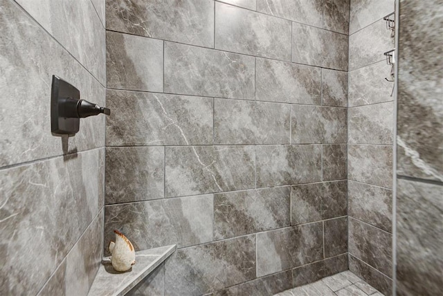 5513 Carmel Creek Dr, Mustang, OK 73064 - bathroom featuring tiled shower