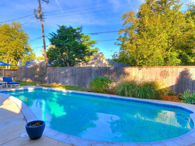 1821 Coventry Ln, Nichols Hills, OK 73120 - view of swimming pool with a fenced backyard