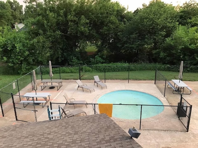 11230 Folkstone Dr, Yukon, OK 73099 - community pool featuring fence and a patio area