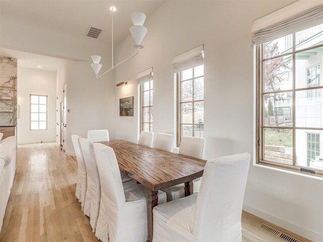 dining area featuring visible vents, baseboards, and a healthy amount of sunlight