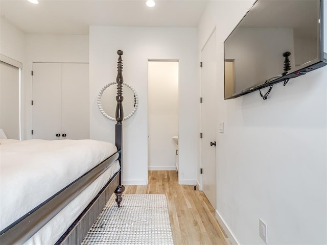 bedroom with baseboards, a closet, light wood finished floors, and recessed lighting