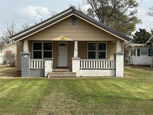 314 N Maryland Ave, Mangum, OK 73554 - bungalow featuring covered porch and a front yard