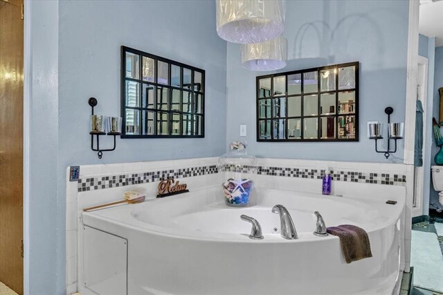 6706 N Woodward Dr, Oklahoma City, OK 73116 - full bath with a garden tub