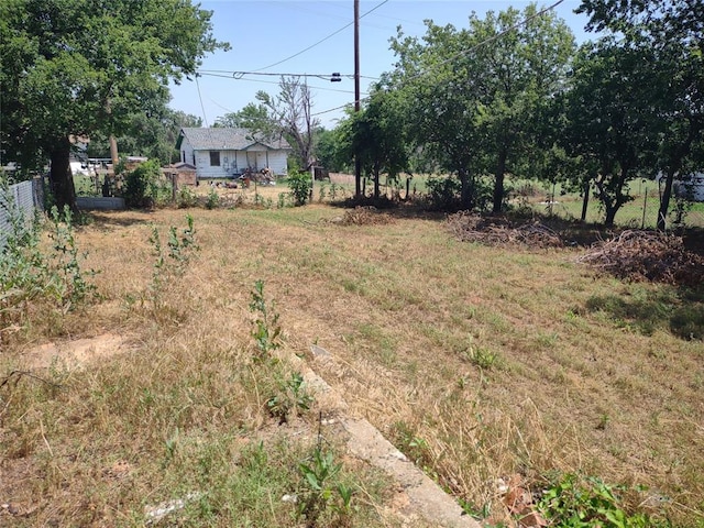 411 E 2nd St, Carnegie, OK 73015 - view of yard