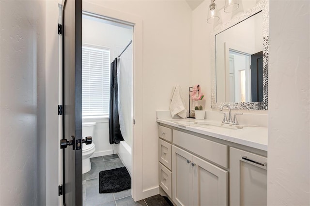 full bathroom with vanity, tile patterned floors, toilet, baseboards, and shower / tub combo with curtain