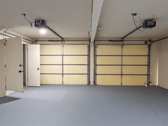 1016 Canyon Ridge Rd, Clinton, OK 73601 - garage with a garage door opener