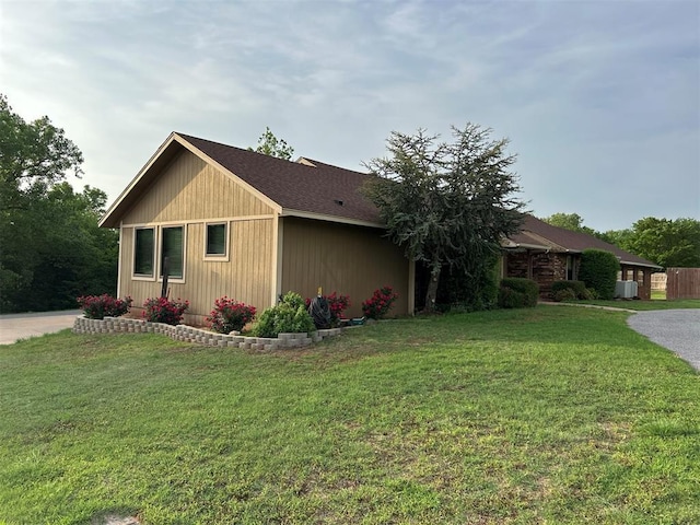 1016 Canyon Ridge Rd, Clinton, OK 73601 - view of side of property featuring a yard and roof with shingles