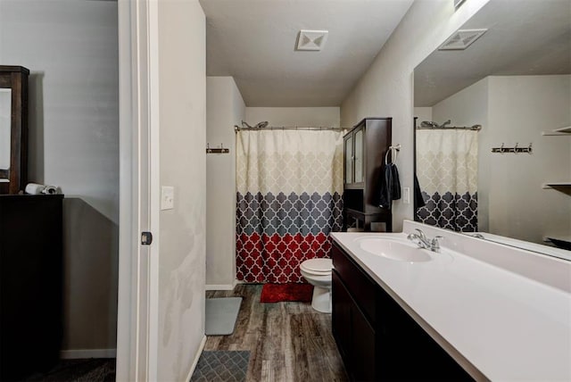 1641 Tumbleweed Way, El Reno, OK 73036 - full bathroom featuring toilet, visible vents, a shower with shower curtain, vanity, and wood finished floors