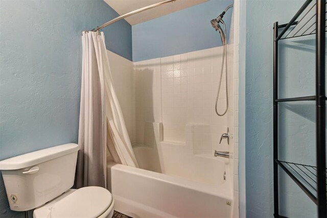 1641 Tumbleweed Way, El Reno, OK 73036 - bathroom featuring toilet, shower / bath combination with curtain, and a textured wall