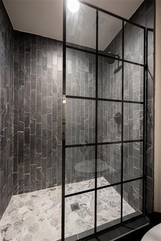 full bathroom with toilet and tiled shower