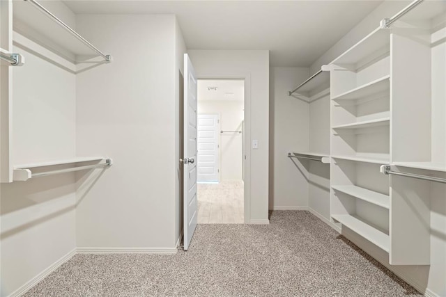 4605 Lincoln Lndg, Harrah, OK 73045 - spacious closet featuring carpet