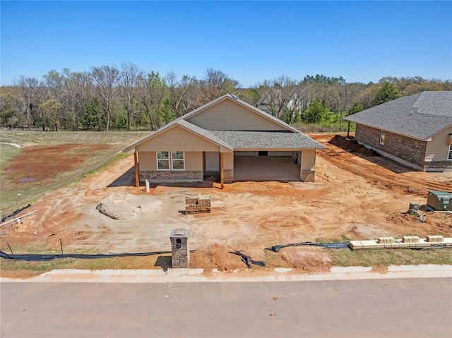 4605 Lincoln Lndg, Harrah, OK 73045 - view of front of property with a wooded view and a porch