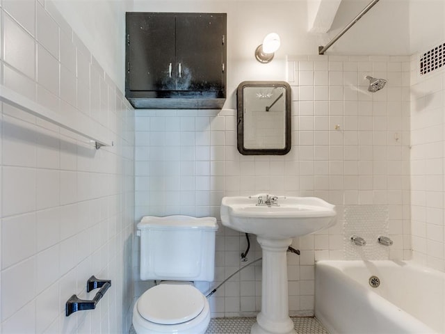 225 NW 24th St, Oklahoma City, OK 73103 - bathroom featuring toilet, tile walls, and shower / bathtub combination