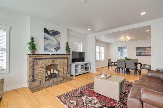 living room featuring recessed lighting, baseboards, and hardwood / wood-style flooring