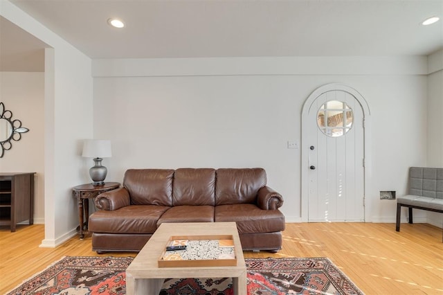 living room featuring light wood-style flooring, recessed lighting, and baseboards