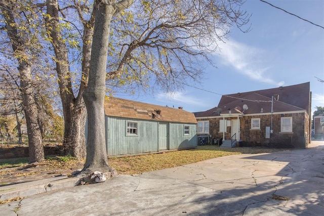exterior space with driveway and an outdoor structure