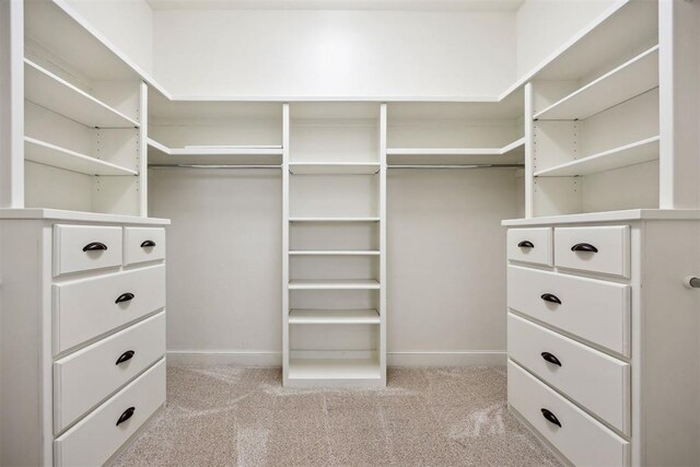 13125 Oakcliff Rd, Oklahoma City, OK 73120 - spacious closet featuring light carpet