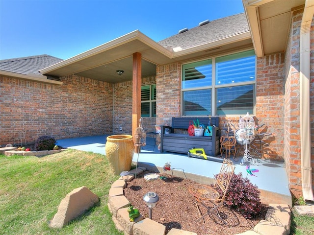 view of yard with a patio