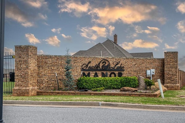 9609 Lakecrest Dr, Oklahoma City, OK 73159 - view of community sign