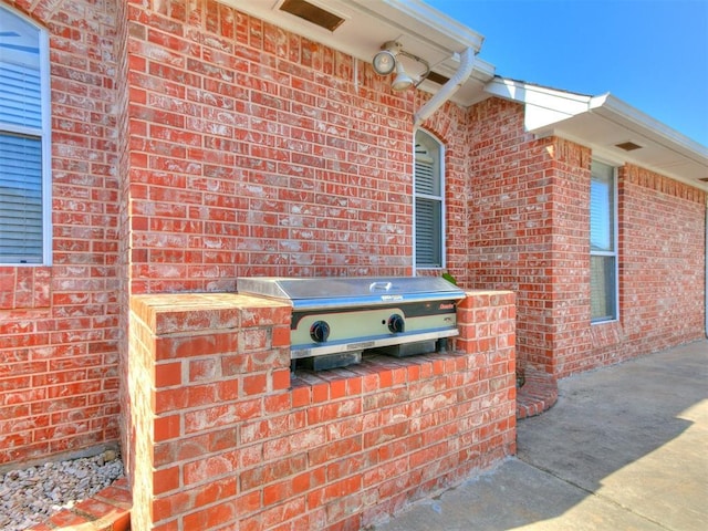 9333 SW 22nd St, Oklahoma City, OK 73128 - details featuring brick siding