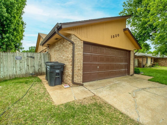 1520 NE 2nd St, Moore, OK 73160 - garage featuring fence