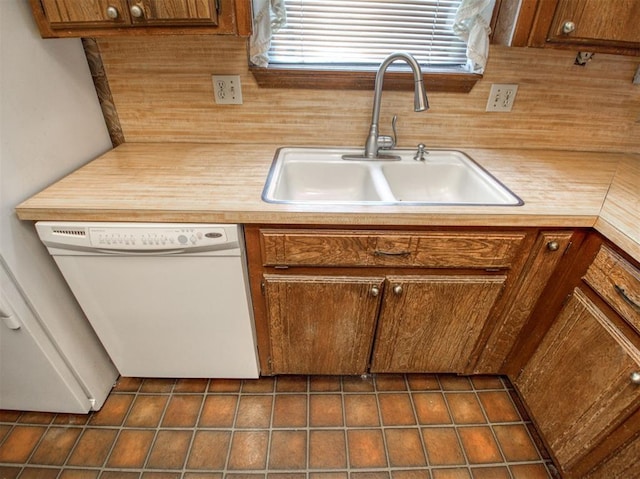 1520 NE 2nd St, Moore, OK 73160 - kitchen featuring dishwasher, a sink, dark tile patterned floors, backsplash, and light countertops