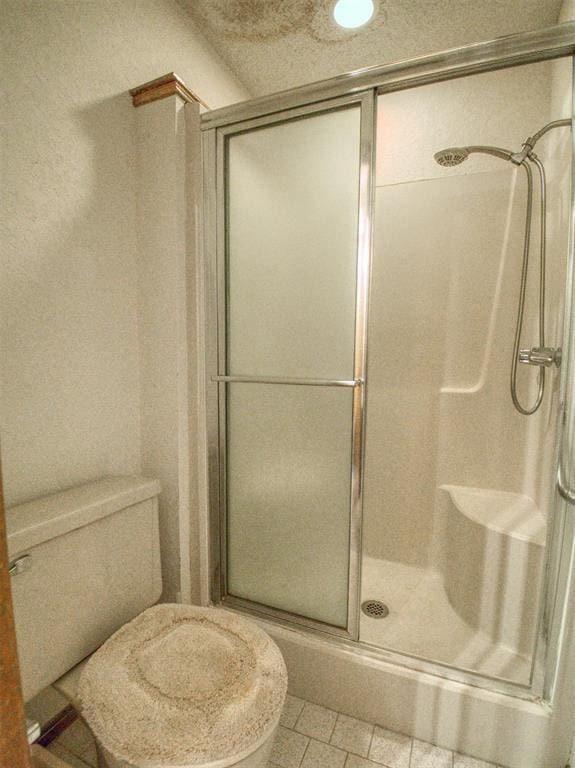 1520 NE 2nd St, Moore, OK 73160 - full bath featuring toilet, tile patterned flooring, and a stall shower