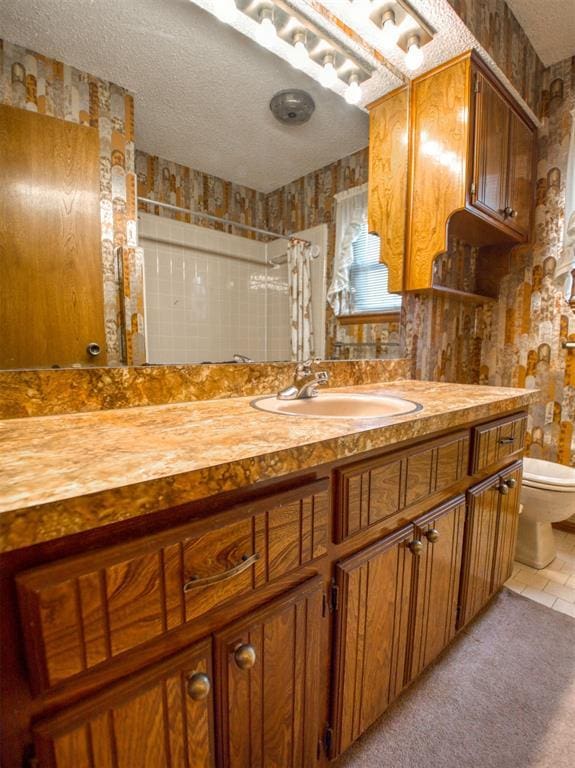 1520 NE 2nd St, Moore, OK 73160 - bathroom with curtained shower, toilet, a textured ceiling, and vanity