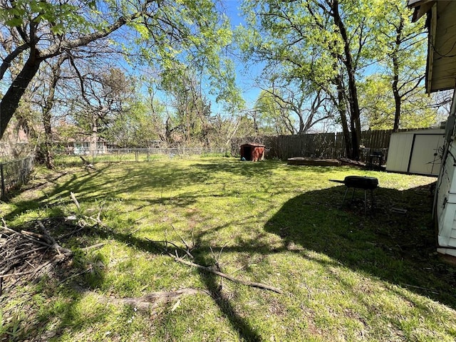 707 W Washington St, Tecumseh, OK 74873 - view of yard featuring a fenced backyard