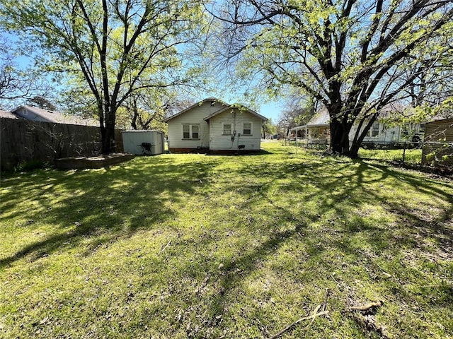 707 W Washington St, Tecumseh, OK 74873 - view of yard featuring an outbuilding, a fenced backyard, and a shed