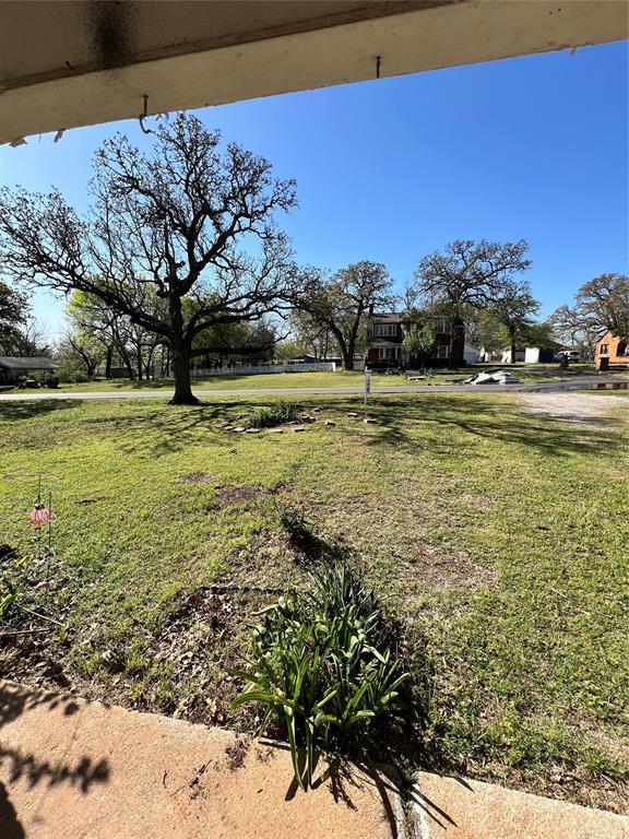 707 W Washington St, Tecumseh, OK 74873 - view of yard