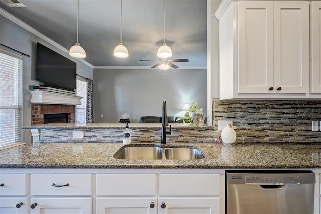kitchen with crown molding, dishwasher, a sink, and a ceiling fan