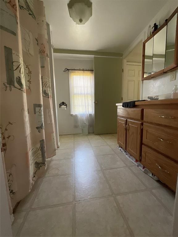 full bathroom featuring vanity
