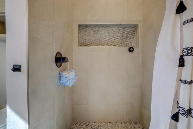 308 W Kerby Ave, Washington, OK 73080 - bathroom featuring a tile shower