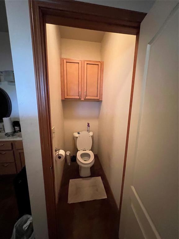 bathroom featuring toilet