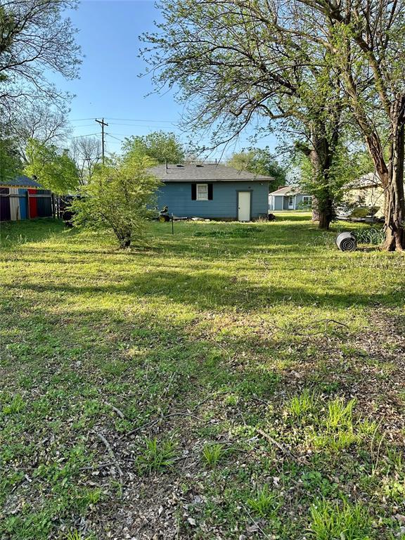712 1st St, Maysville, OK 73057 - view of yard featuring fence