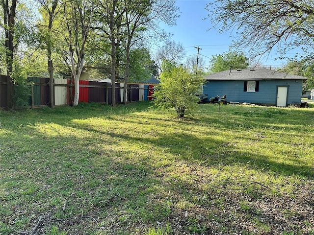 712 1st St, Maysville, OK 73057 - view of yard featuring fence