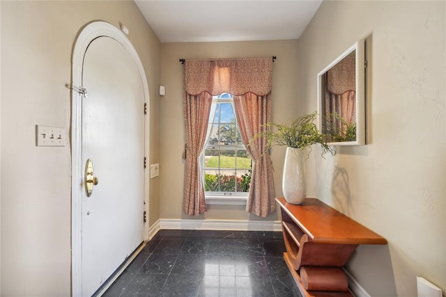 500 NW 41st St, Oklahoma City, OK 73118 - foyer featuring arched walkways and baseboards