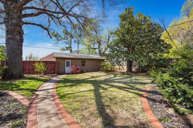 500 NW 41st St, Oklahoma City, OK 73118 - view of yard with fence private yard