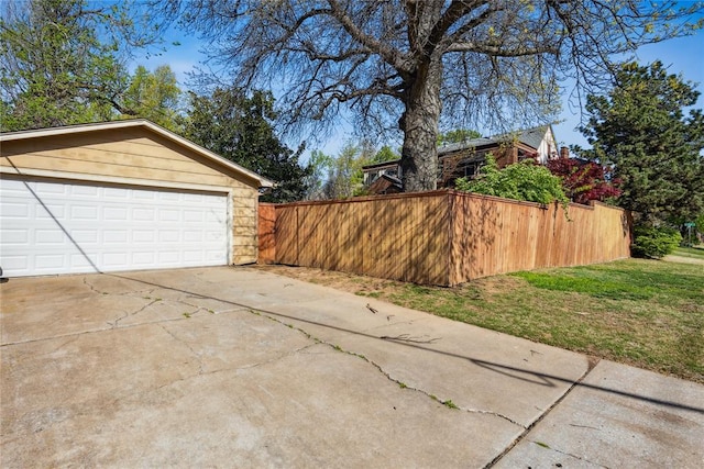 500 NW 41st St, Oklahoma City, OK 73118 - detached garage featuring fence