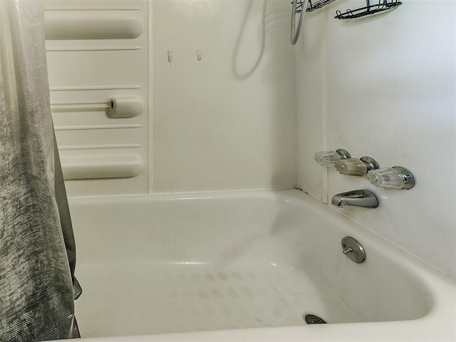 901 Richmond St, Yukon, OK 73099 - full bath featuring shower / bath combination with curtain